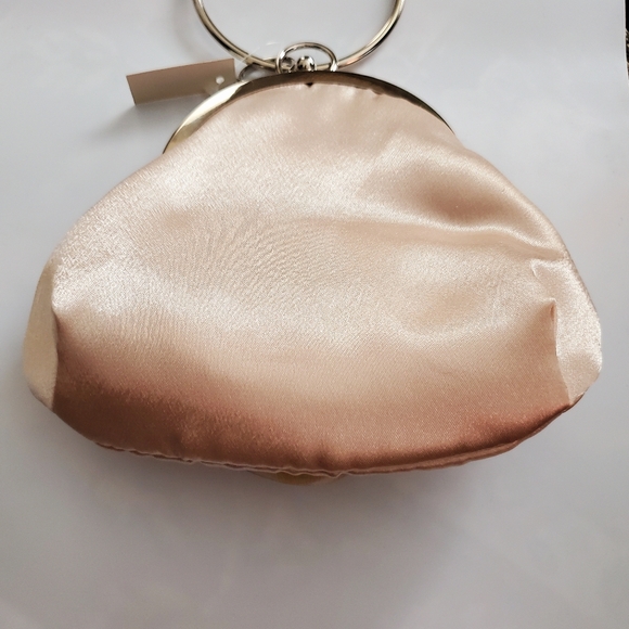 NWT Creamý Rosette Evening Handbag Georgette Satin Silvertone Round Ring Handle - Picture 9 of 11